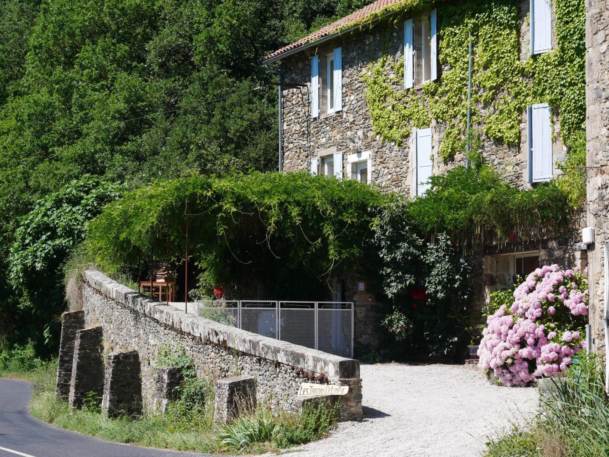 Les Jardins De Lumiere Bed and Breakfast Brusque Εξωτερικό φωτογραφία