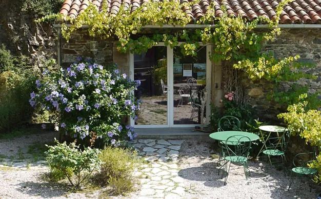 Les Jardins De Lumiere Bed and Breakfast Brusque Εξωτερικό φωτογραφία